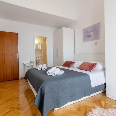 Apartment Iva With Sea View Makarska Exterior foto