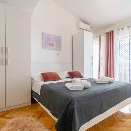 Apartment Iva With Sea View Makarska Exterior foto