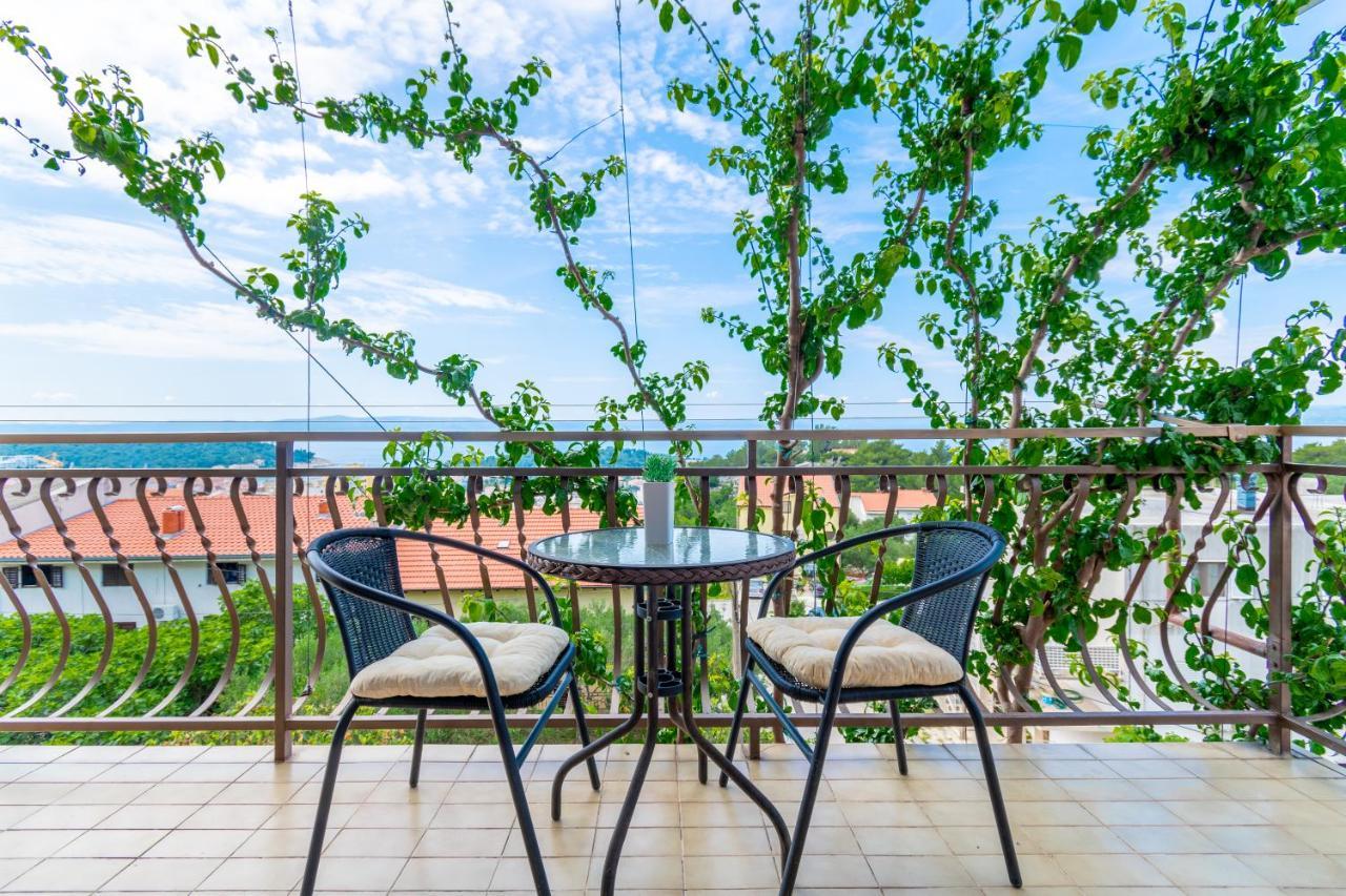 Apartment Iva With Sea View Makarska Exterior foto